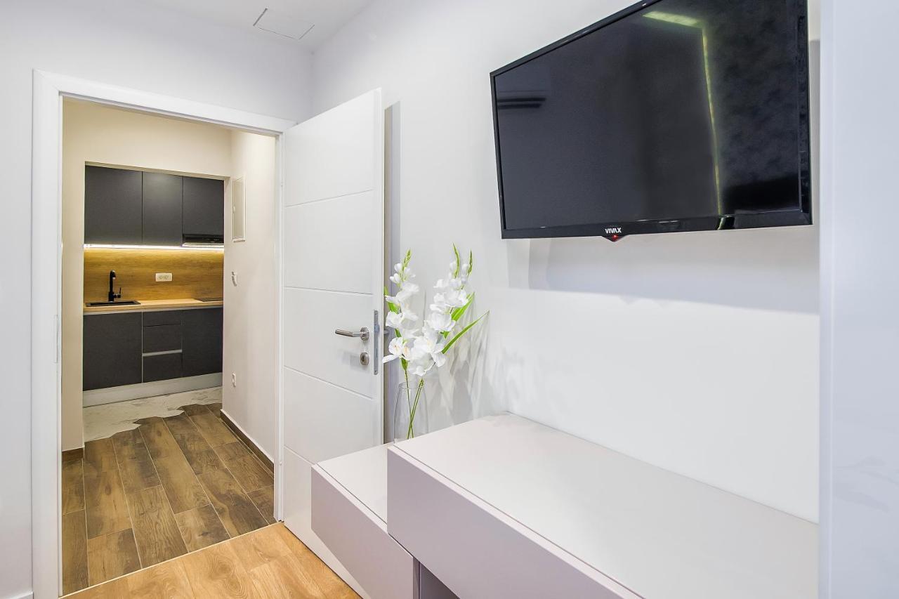 Apartments And Rooms By The Sea Lokva Rogoznica, Omis - 2973 Exterior foto